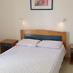 Dinos Place Apartamento *