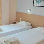 Dinos Place Apartamento *