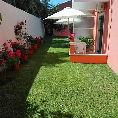 Dinos Place Apartamento Mesongí