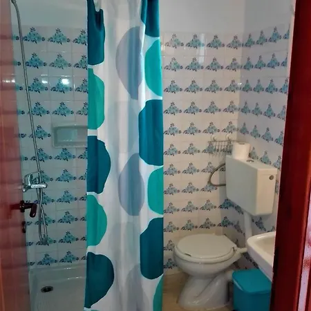 Dinos Place Apartamento *